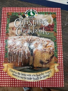 Gooseberry Patch Christmas Cookbook - Red Plaid Holiday Edition